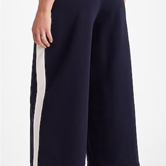 Express Ladies Navy High Waisted Knit Side Stripe Cropped Wide Leg Pant NWT S… - Picture 3 of 5